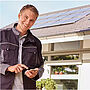 E-Handwerker mit Handy