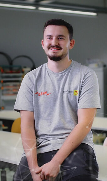 E|Zubi Marcel: Elektroniker für Maschinen und Antriebstechnik