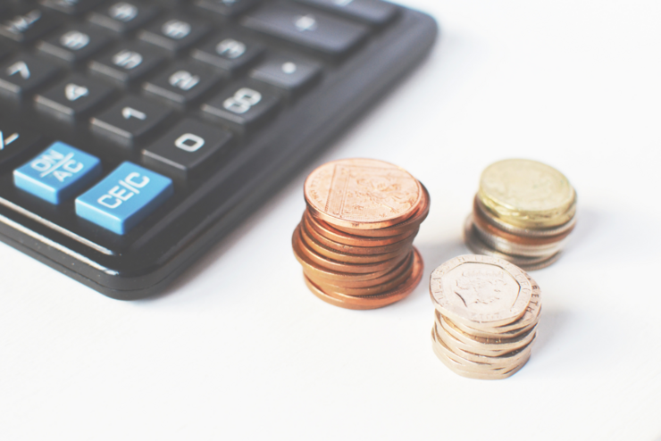 Symbolbild Geld und Rechner